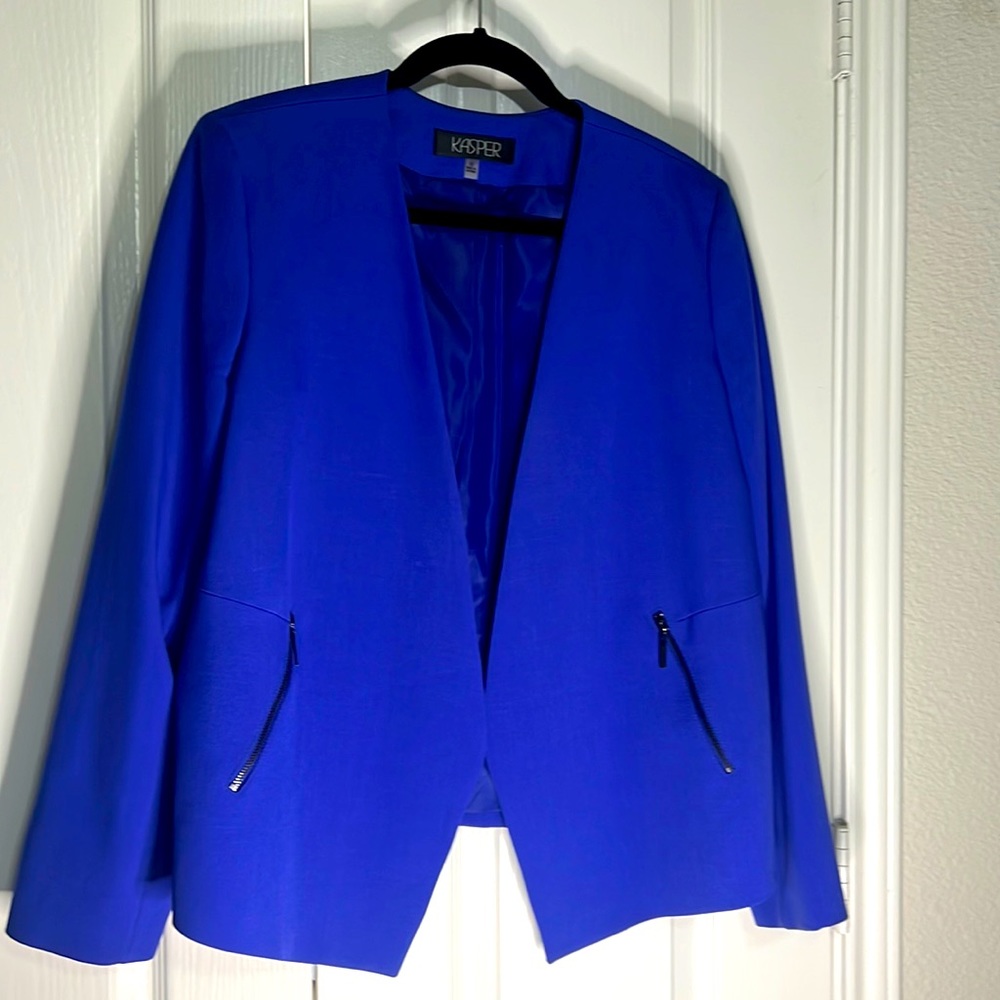Kasper cobalt blue blazer, size 10 with zipper pockets, no buttons.